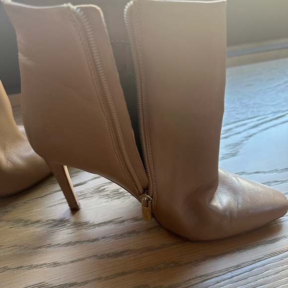 Vince Camuto Fendida boots. - Picture 5 of 14
